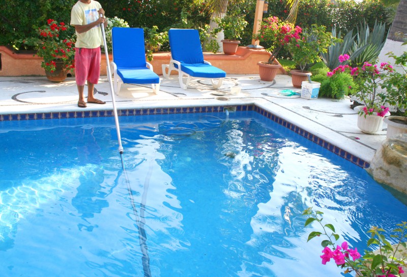 Pool Cleaning Service in Pearland Can Prolong the Useful Life of Your Pool